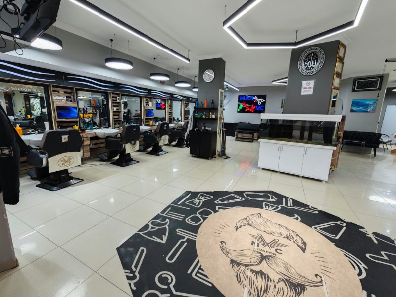 Salonumuzun berber desenli halısı ve istasyonlar